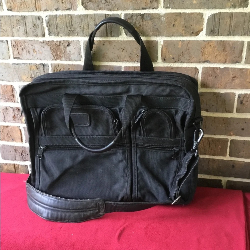 Classic Black Men's Laptop Briefcase with Multiple Front Pockets